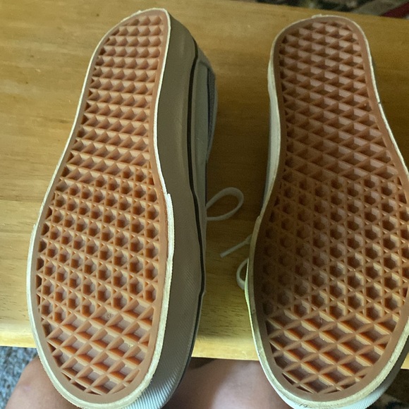 Vans unisex sneaker. Size 8.5 in women’s and 7 in men’s - Picture 3 of 7
